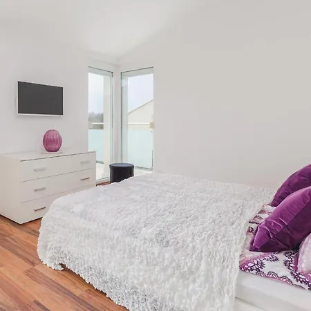 Lovely In With Wifi Holiday home