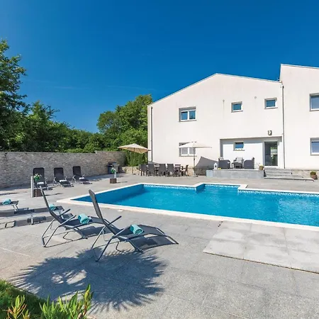 Lovely In With Wifi Holiday home *